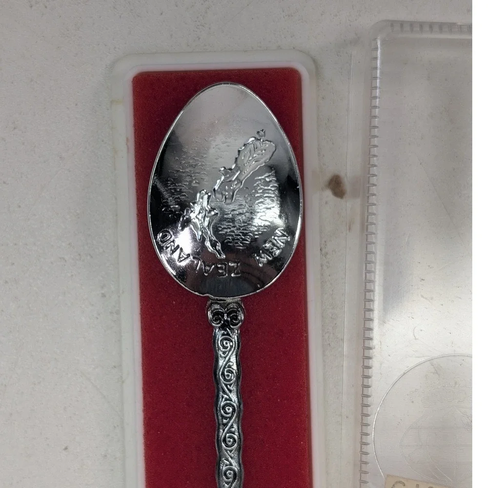 Peak CHCH New Zealand Kiwi Bird Souvenir Collector Spoon Silver Tone Map Bowl